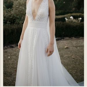 Chic Nostalgia Echo Wedding Dress